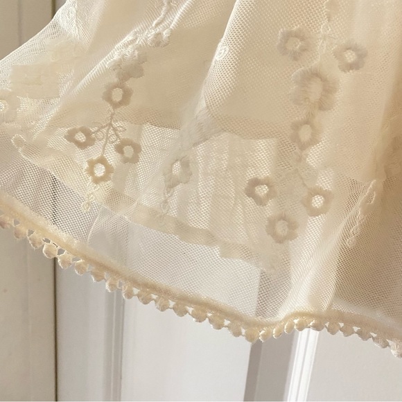 🌸3/$30🌸 Weavers Girls’ Lace Blouse - Picture 3 of 6